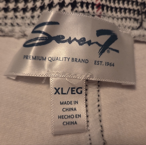 Seven7 Black & Red Patterned Pull On Leggings - Picture 7 of 10